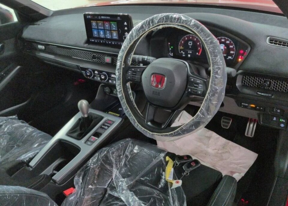 Honda Civic FL5 Type R 2.0 Turbo 2025 — stereng dan dashboard
