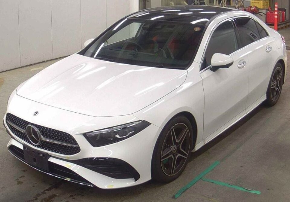 Mercedes-Benz A180 2023 · Foto 2199 Mercedes-Benz A180 AMG Sedan 2023 — pandangan hadapan