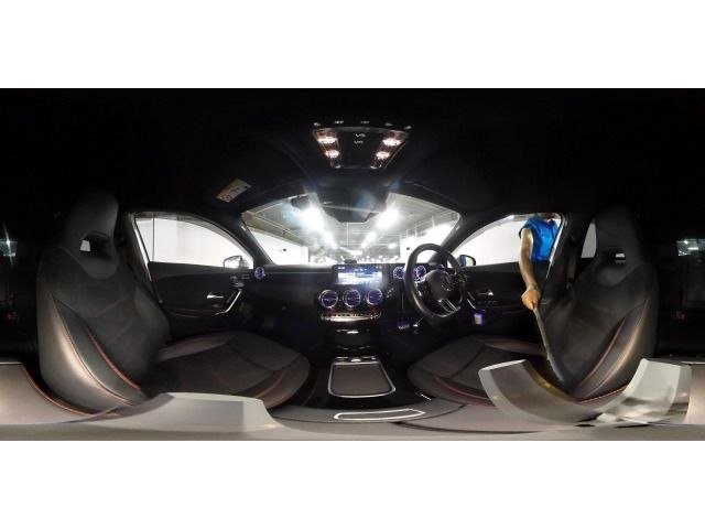 Mercedes-Benz A180 2023 · Foto 2214 Mercedes-Benz A180 AMG Hatchback 2023 — ruang kabin