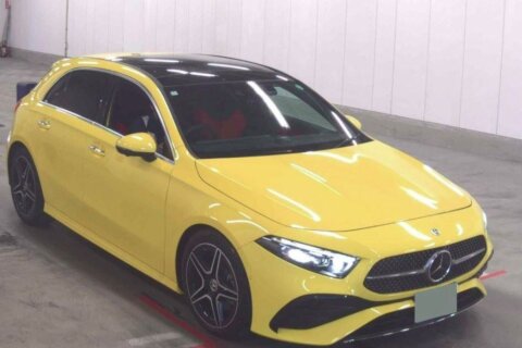 Mercedes-Benz A180 2024 · Foto 2223 Mercedes-Benz A180 AMG Hatchback 2024 — pandangan hadapan serong