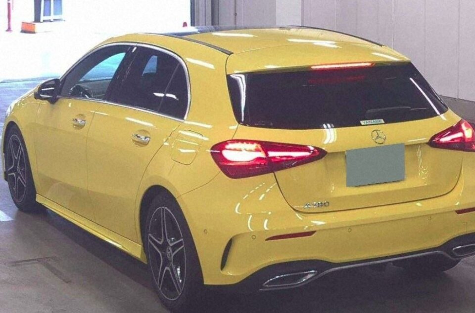 Mercedes-Benz A180 AMG Hatchback 2024 — pandangan belakang
