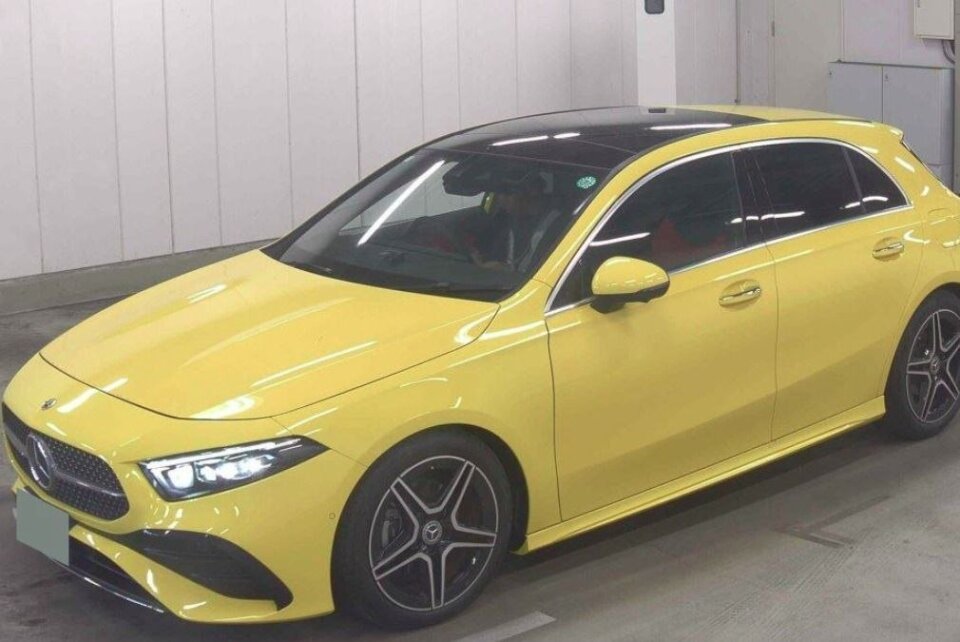 Mercedes-Benz A180 AMG Hatchback 2024 — pandangan hadapan