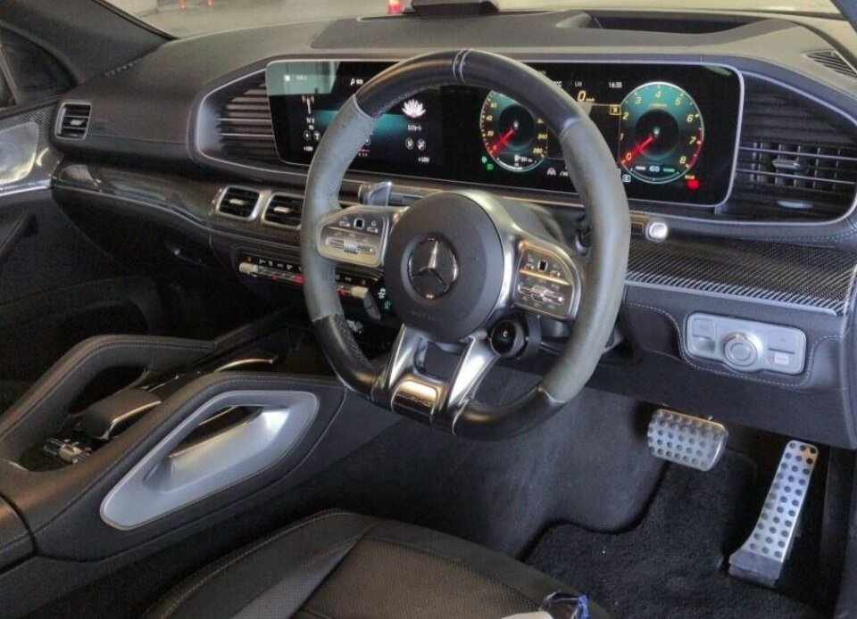 Mercedes-Benz GLE 53 AMG 4Matic 2022 — stereng dan dashboard