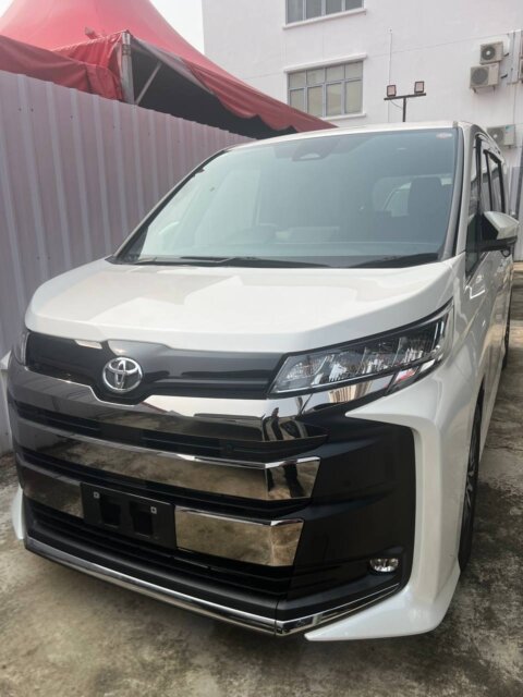 Toyota Noah 2023 · Foto 2125 Toyota Noah 2023 — gambar utama