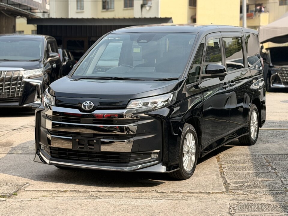 Toyota Noah · Foto 2048 Toyota Noah — gambar utama