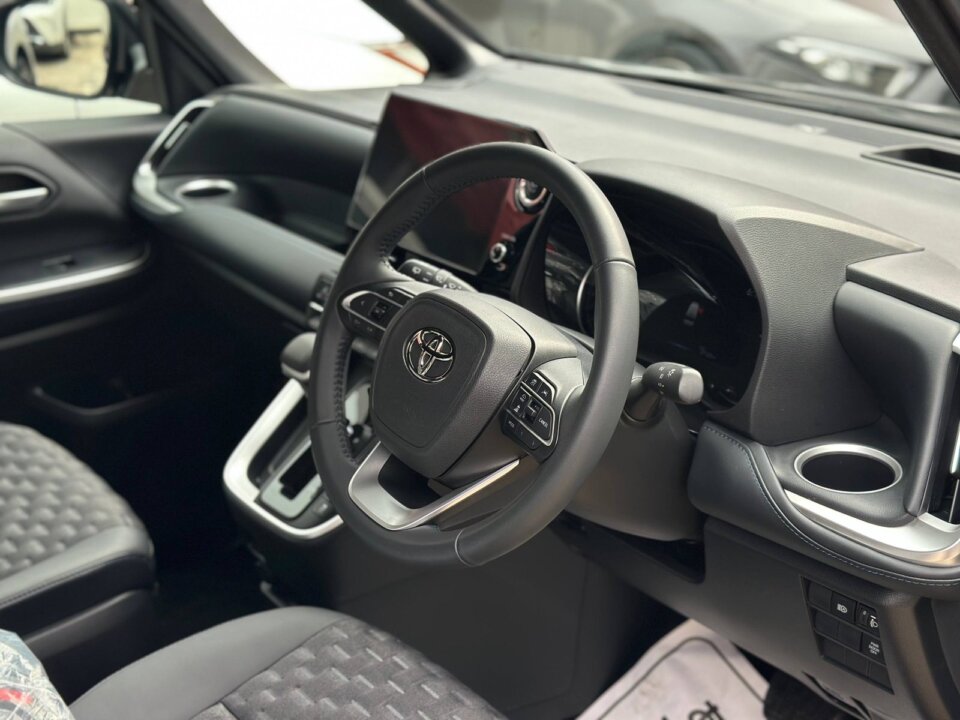 Toyota Voxy · Foto 1444 Toyota Voxy — foto galeri 16