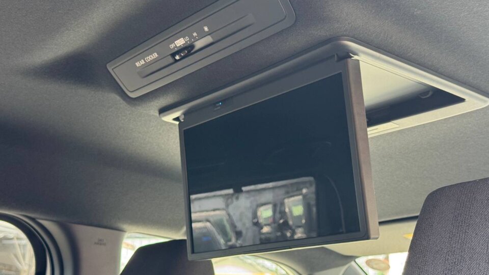 Toyota Voxy — foto galeri 24