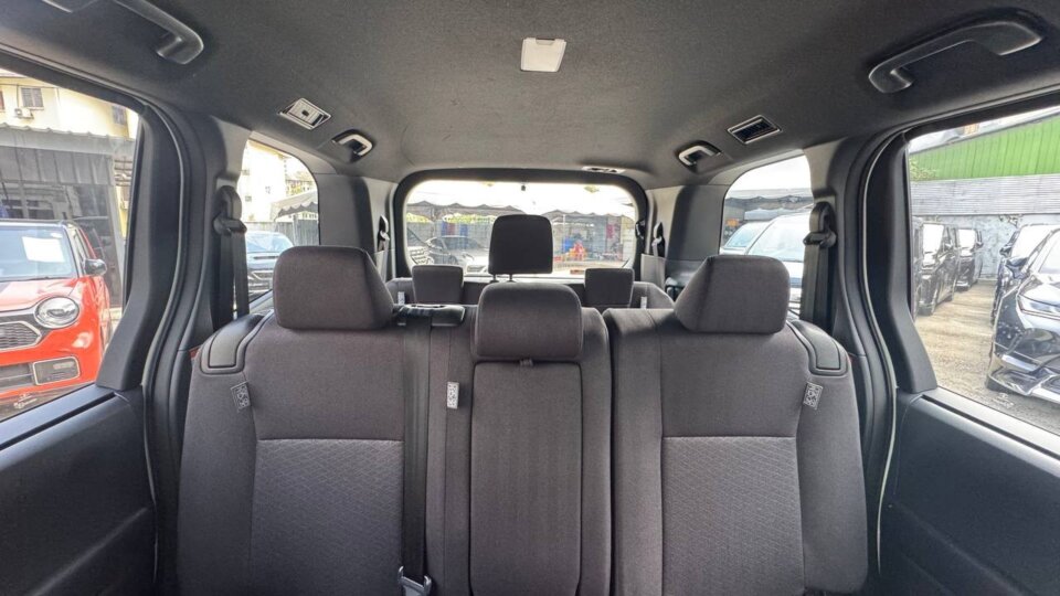 Toyota Voxy — foto galeri 27