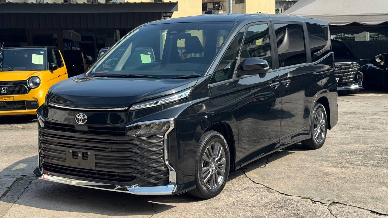 Toyota Voxy · 46811