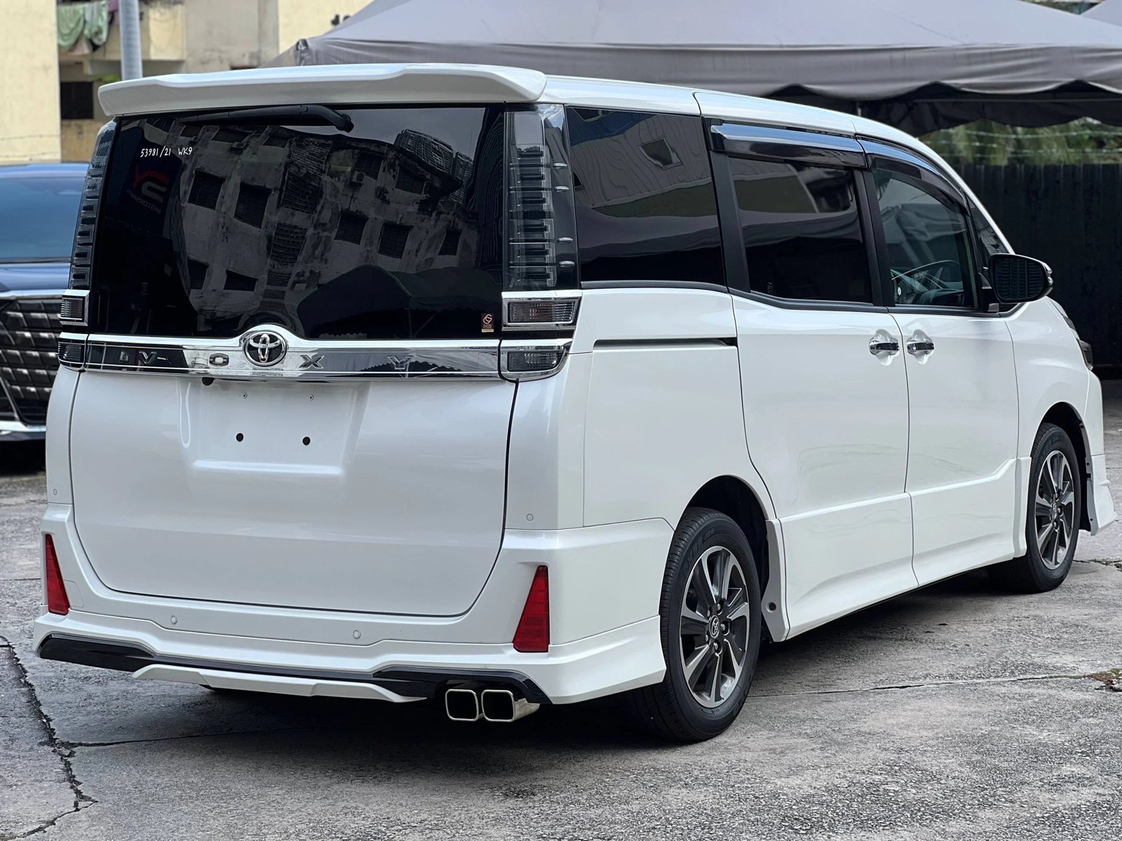 Toyota Voxy · 53981