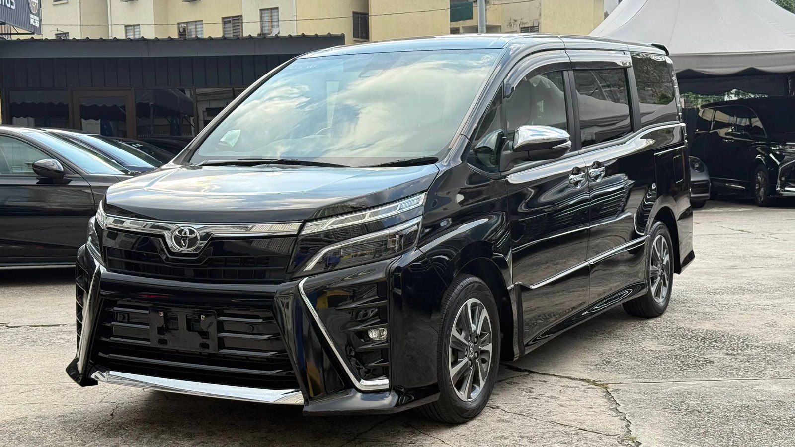 Toyota Voxy · 07968