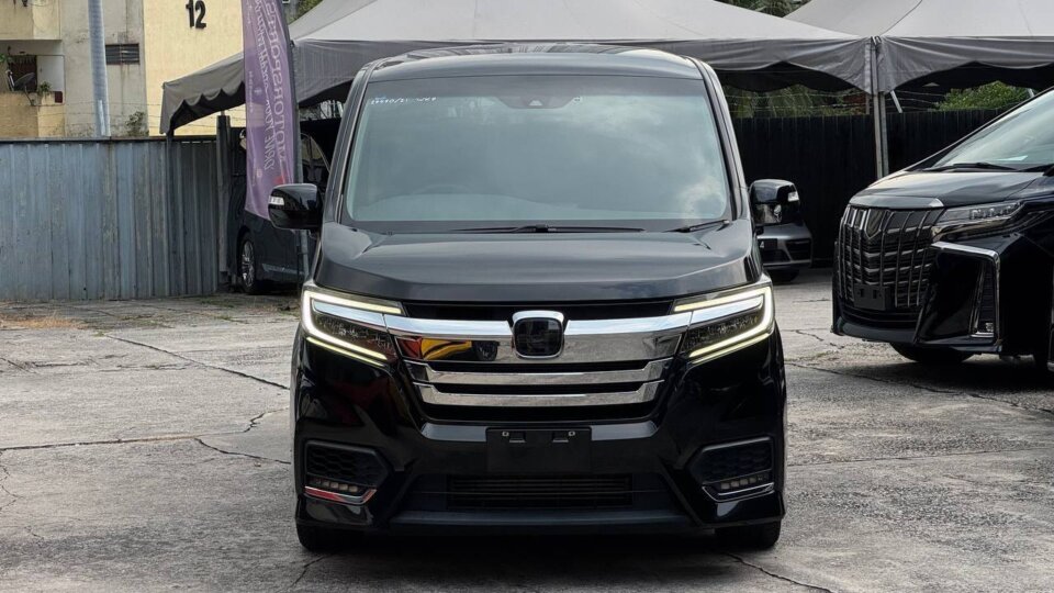 Honda Stepwagon — gambar utama