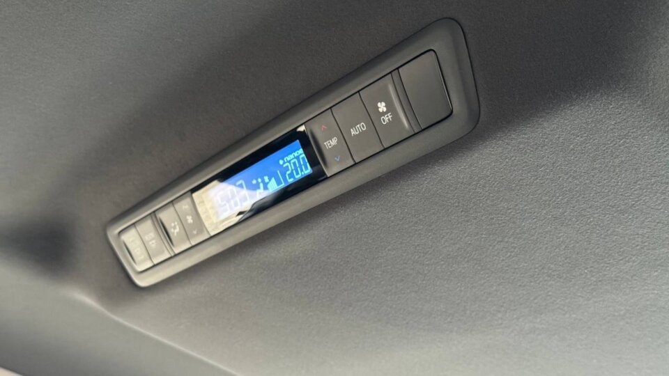 Toyota Alphard · Foto 281 Toyota Alphard — foto galeri 10
