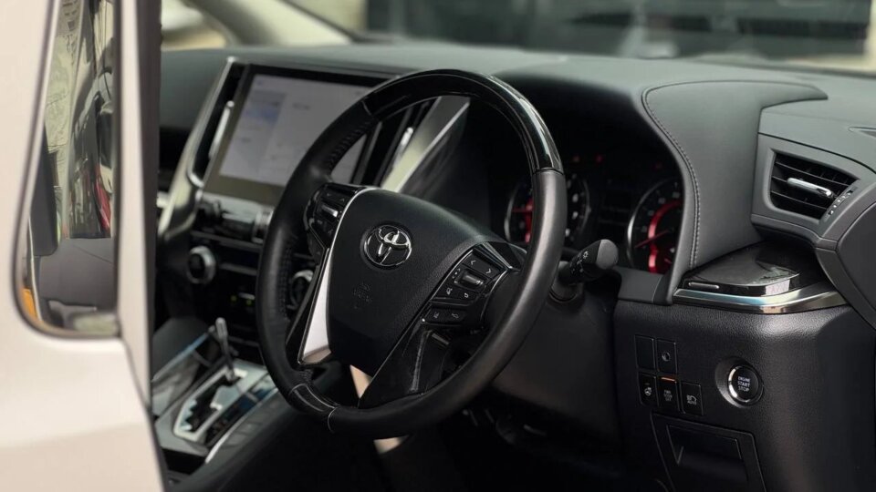 Toyota Alphard · Foto 357 Toyota Alphard — foto galeri 10