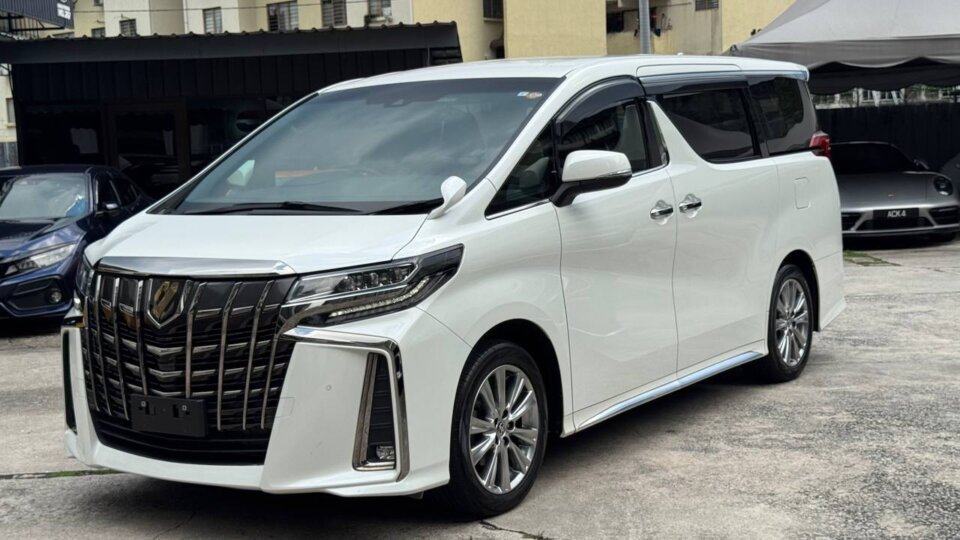 Toyota Alphard — gambar utama