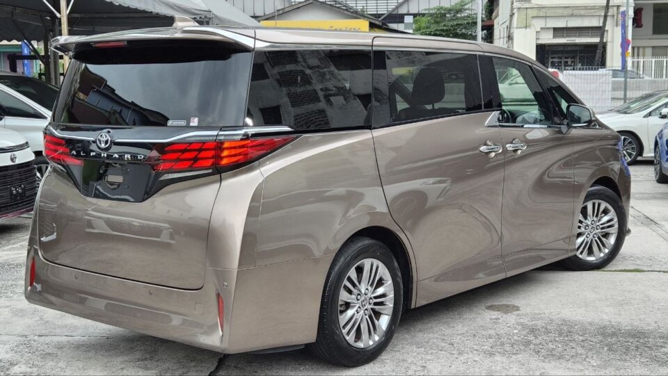Toyota Alphard · Foto 885 Toyota Alphard — foto galeri 5