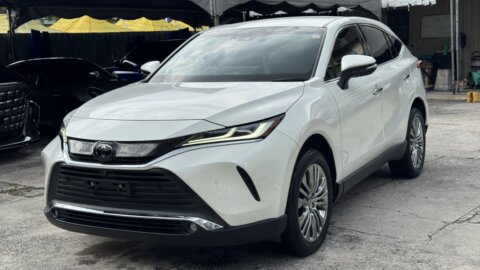 Toyota Harrier — gambar utama