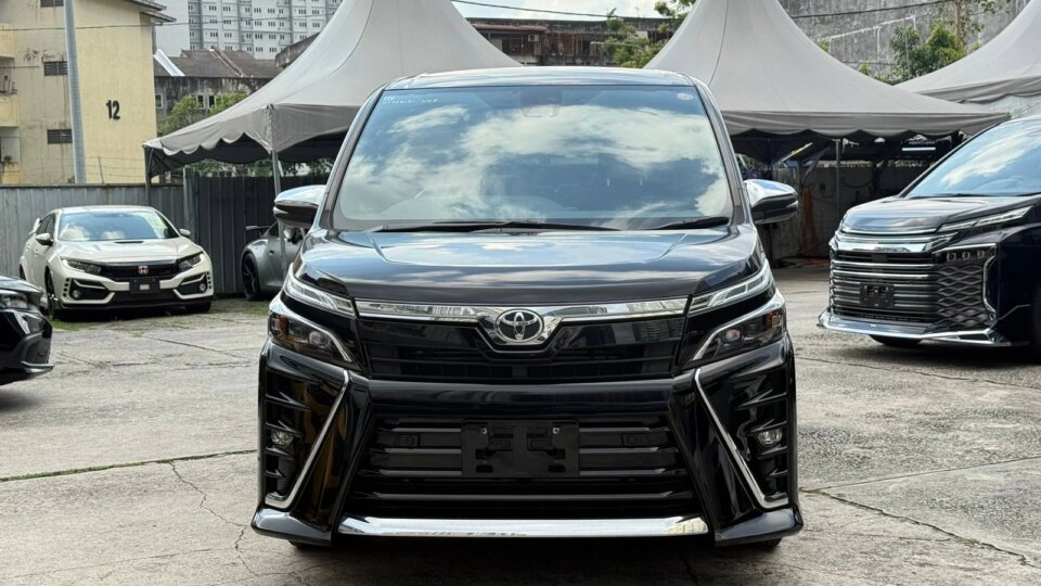 Toyota Voxy — foto galeri 2