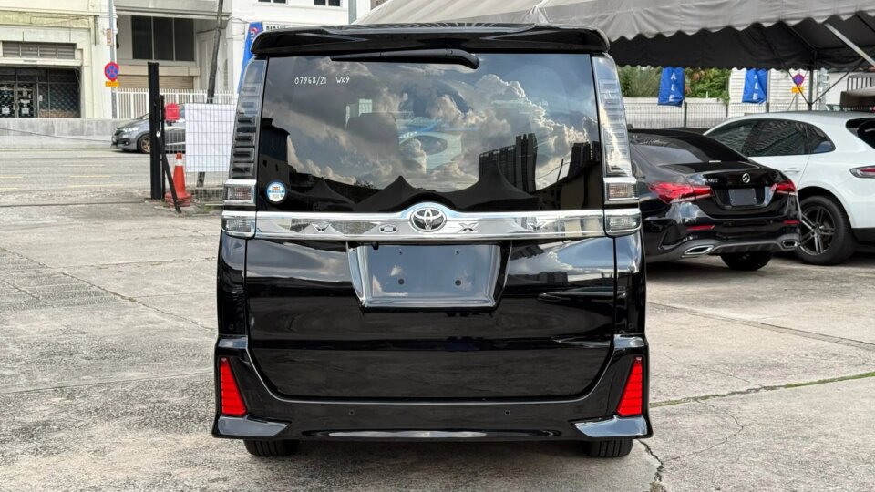 Toyota Voxy — foto galeri 4