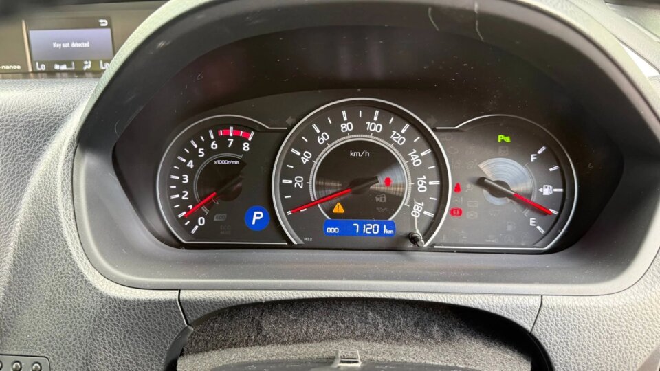 Toyota Voxy — foto galeri 5