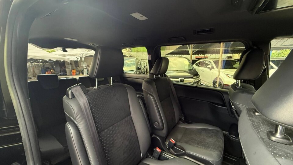 Toyota Voxy — foto galeri 7