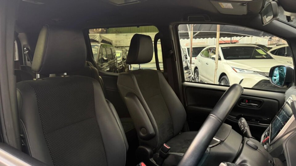 Toyota Voxy — foto galeri 8