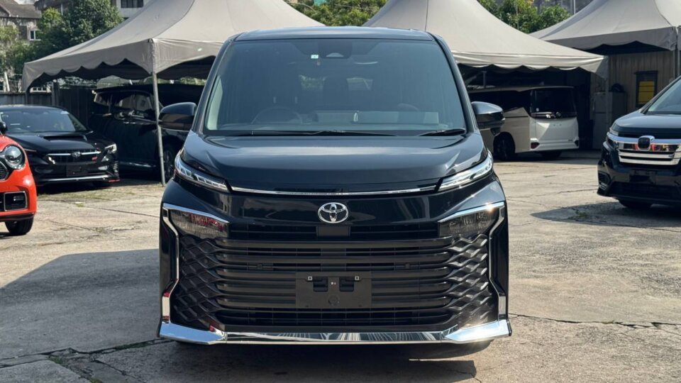 Toyota Voxy — foto galeri 3
