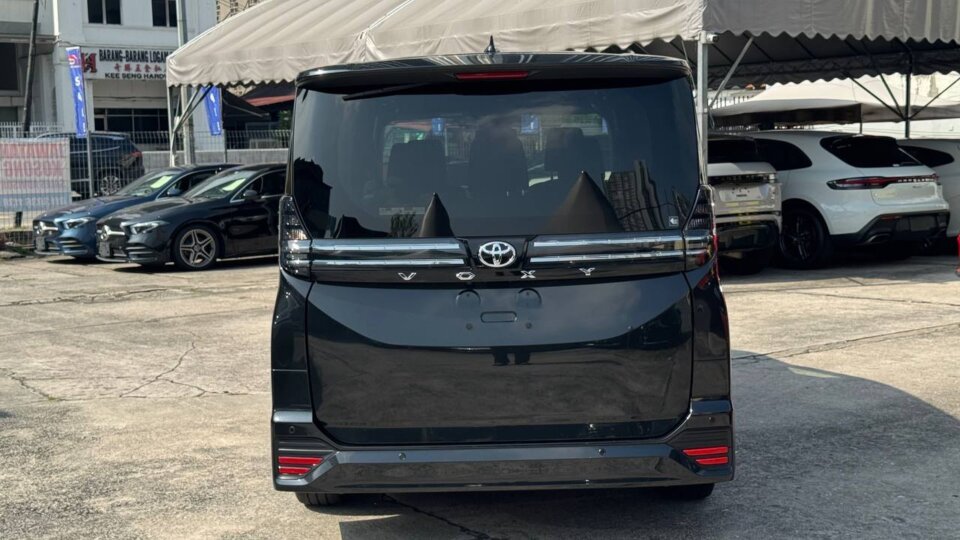 Toyota Voxy — foto galeri 4