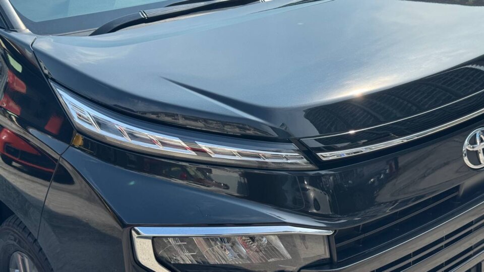 Toyota Voxy — foto galeri 9