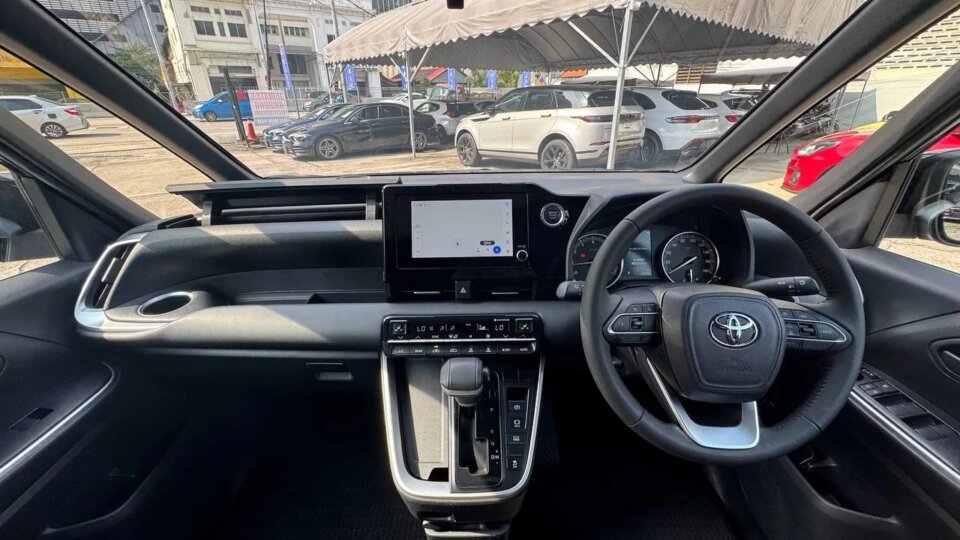 Toyota Voxy — foto galeri