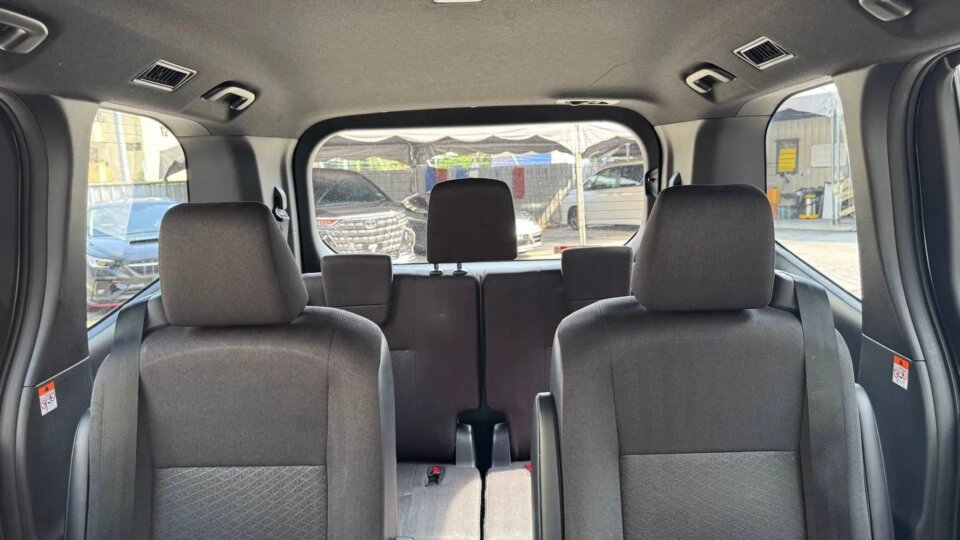 Toyota Voxy — foto galeri