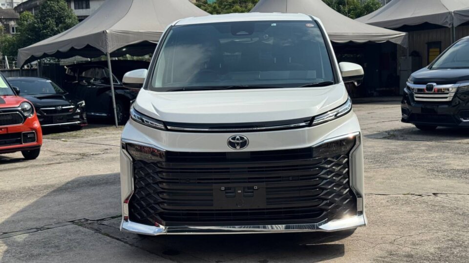 Toyota Voxy — foto galeri 3