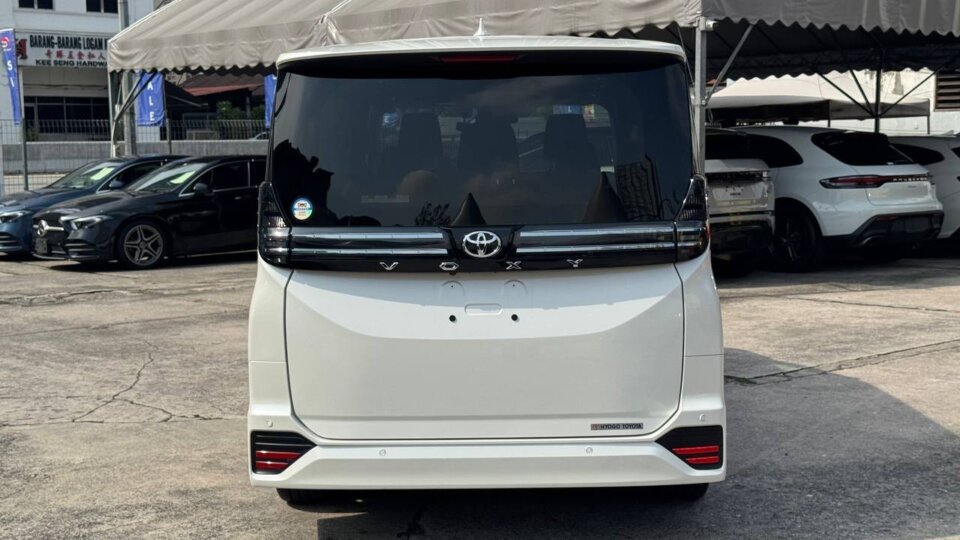 Toyota Voxy — foto galeri 4