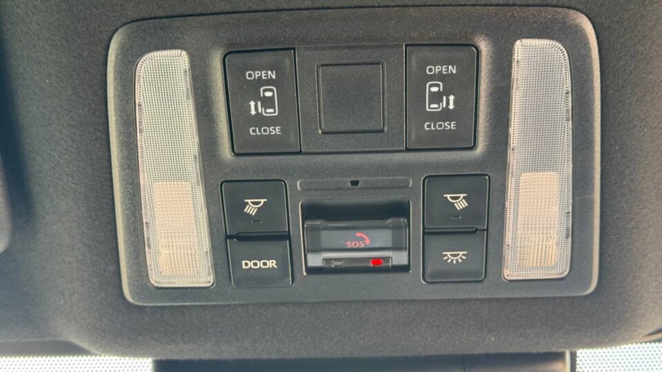 Toyota Voxy — foto galeri 7
