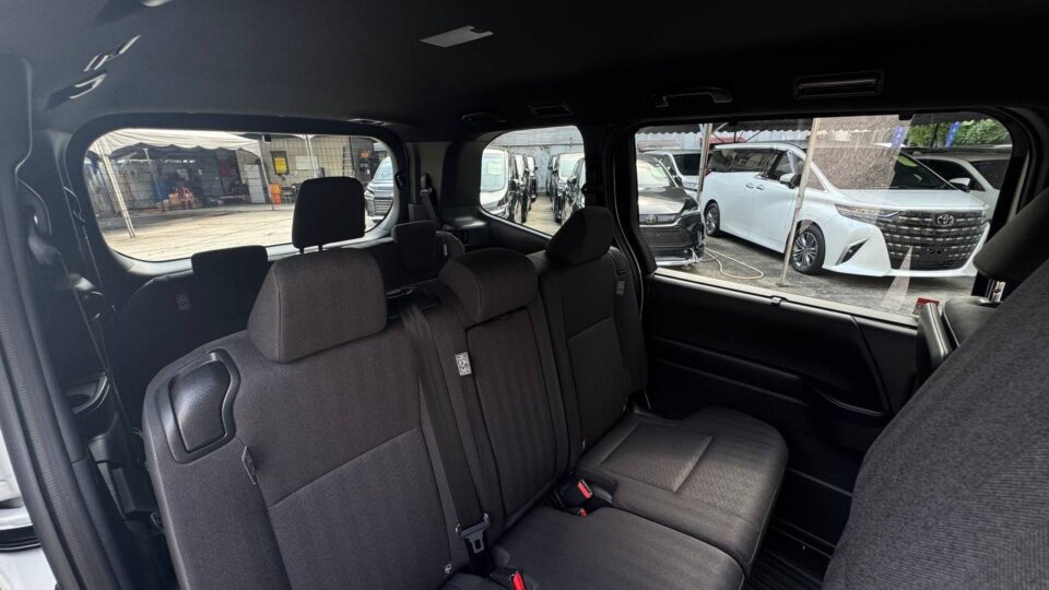 Toyota Voxy — foto galeri 10