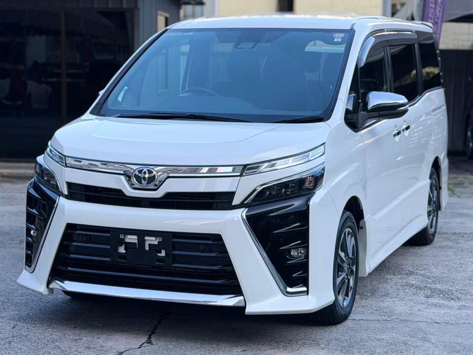 Toyota Voxy — foto galeri 4