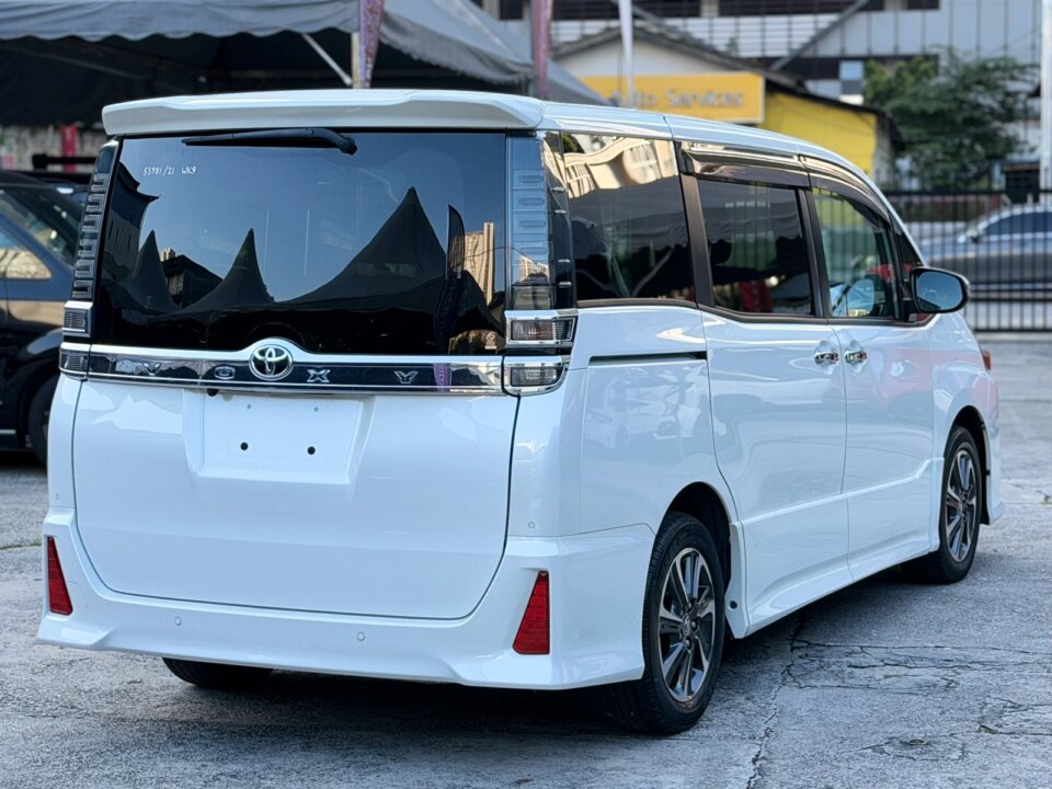 Toyota Voxy — foto galeri 5