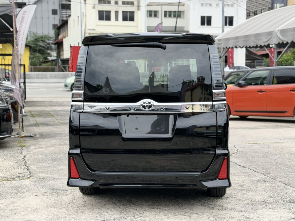 Toyota Voxy — foto galeri 5
