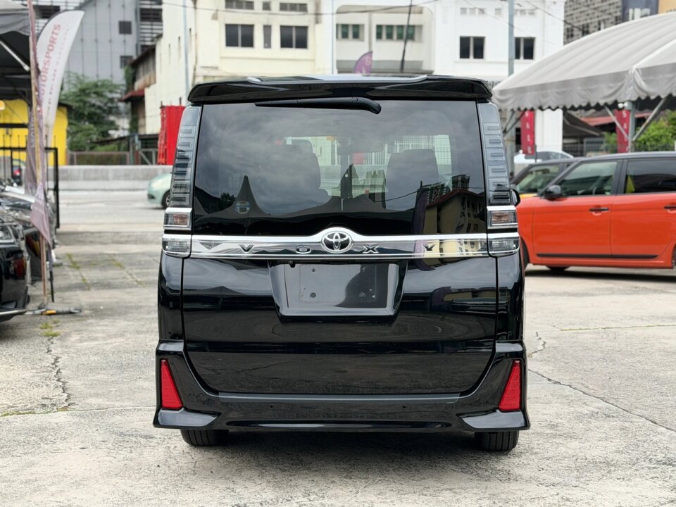 Toyota Voxy — foto galeri 15