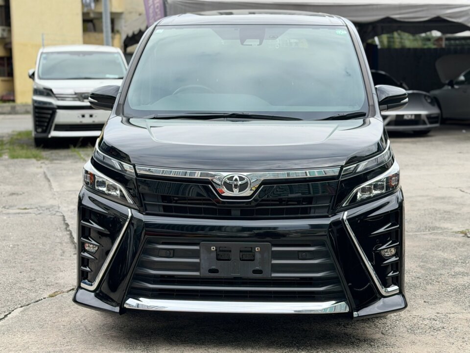 Toyota Voxy — foto galeri 16