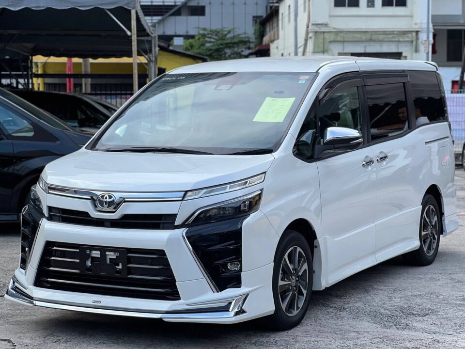 Toyota Voxy — foto galeri 2
