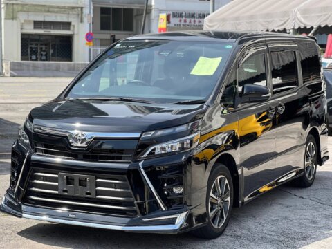 Toyota Voxy — gambar utama