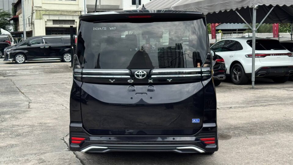 Toyota Voxy — foto galeri 3