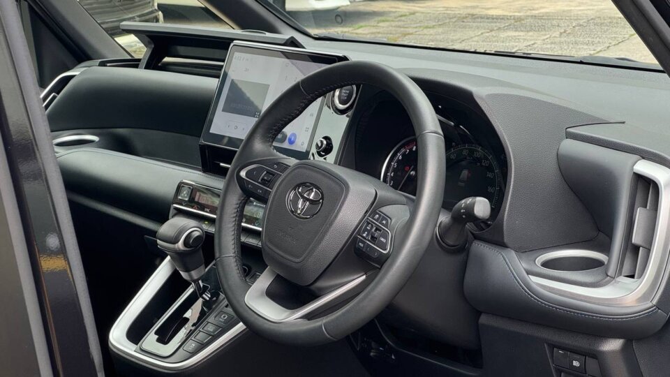 Toyota Voxy — foto galeri 5