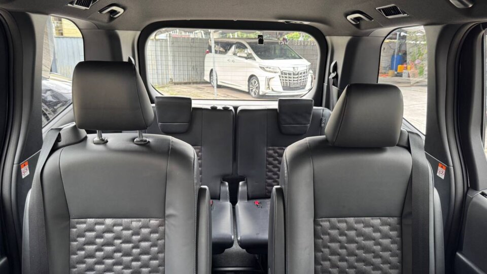 Toyota Voxy — foto galeri 7