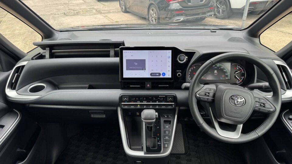 Toyota Voxy — foto galeri 9